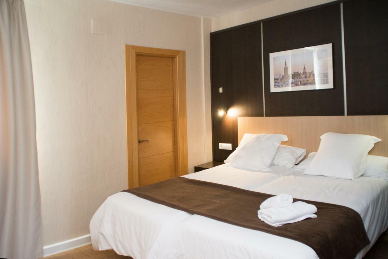 Hotel Plaza Sevilha Quarto foto